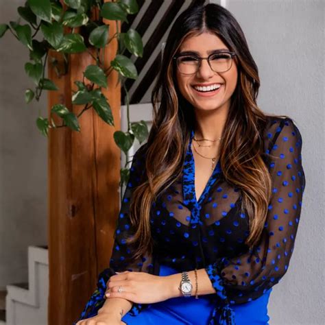 mia khalifa specs